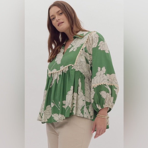Entro Sweet and Scalloped Floral Blouse - Picture 2 of 4